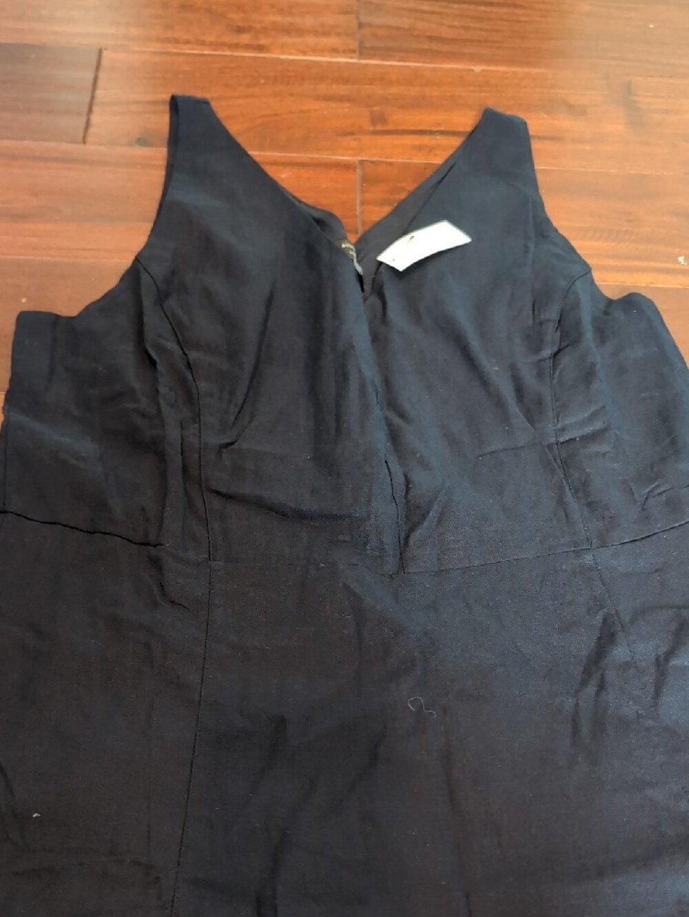 Banana Republic Navy V-Neck Linen-Blend Top - Picture 5 of 5